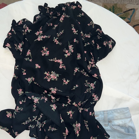 Flowy Floral ruffled blouse - Picture 6 of 6